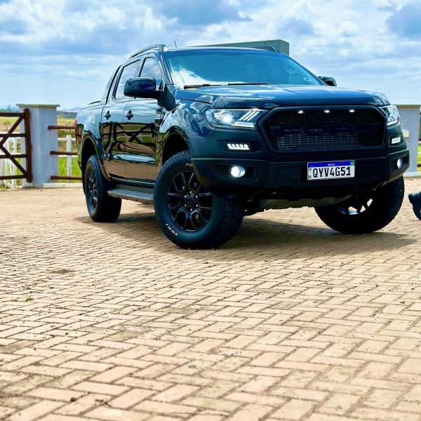 Ação Ford Ranger Black e Paredão de Luxo